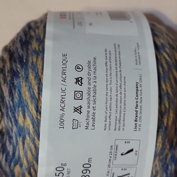 100% Acrylic Yarn - Picture 3 of 5